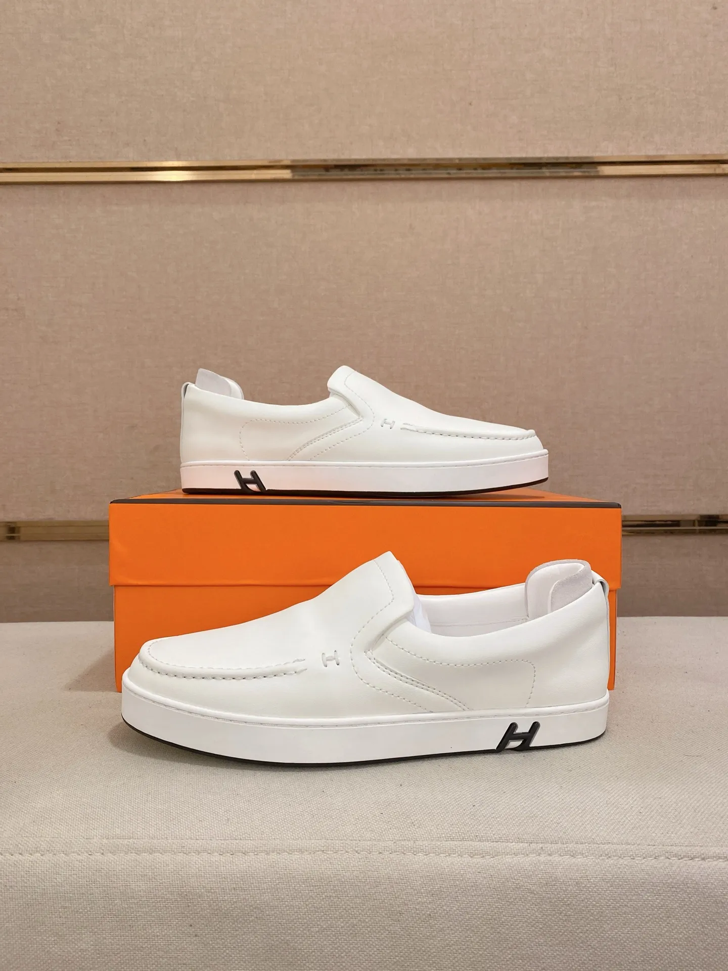 Men's clothing and shoes💰: 442💰《HERMES》【Classic original single version】Hermès; top 🔝purchase agent🔍🔍men's latest 🇺🇸 counter sales simultaneously, imported from Italy original ▲▲cowhide ▲▲ (high-end, nobility, class) ) Exquisite workmanship (Italian 🇮🇹 imported water-dyed 🐂 cowhide lining) sole: original sole provided by the original factory, ⚠️exclusive double-layer activity·TPR·rubber·combined molded outsole; super comfortable·wear-resistant·non-slip·environmental protection The real thing is more beautiful if you take the real thing (high quality, follow the order). You can enter and exit the counter at will * Number of yards: 38-44 (45 can be customized and cannot be returned or exchanged)
